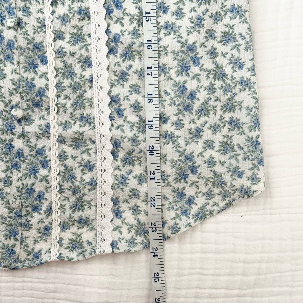 Mine blue & white floral sleeveless tank top lace detail size Medium -Cute and f - Picture 7 of 9